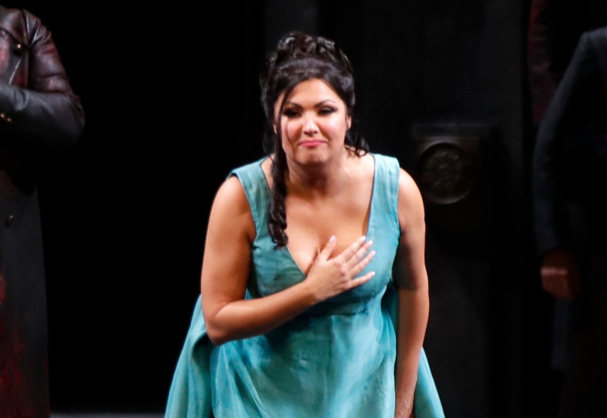 Celebra soprană rusă Anna Netrebko dă în judecată Metropolitan Opera pentru că a renunțat la ea din cauza războiului