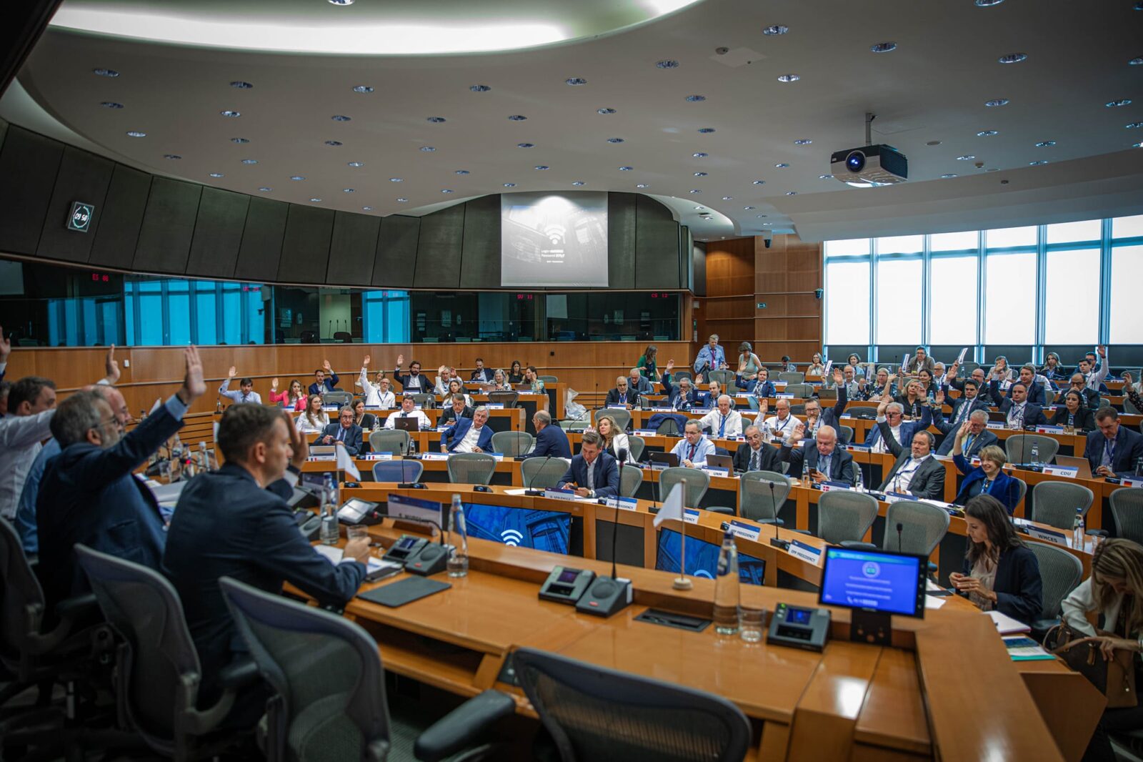 Jocuri de culise. Mizele organizării Congresului PPE din 2024 la București