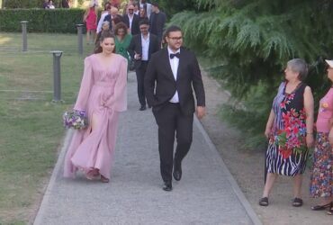 Andrei Filip, fiul premierului Marcel Ciolacu, s-a căsătorit civil sâmbătă. Cine e nora liderului PSD și ce figuri de partid au participat la ceremonie | FOTO VIDEO