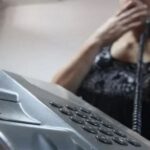 Manuale vechi. Accesarea internetului prin dial-up, predată elevilor în 2023: „Dacă nu răspunde, pune microreceptorul în furcă“