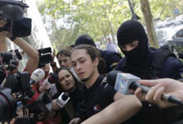 (VIDEO) „Ce medicamente fur şi eu de aici?”. Un amic al lui Vlad Pascu a intrat în spitalul Floreasca să se drogheze