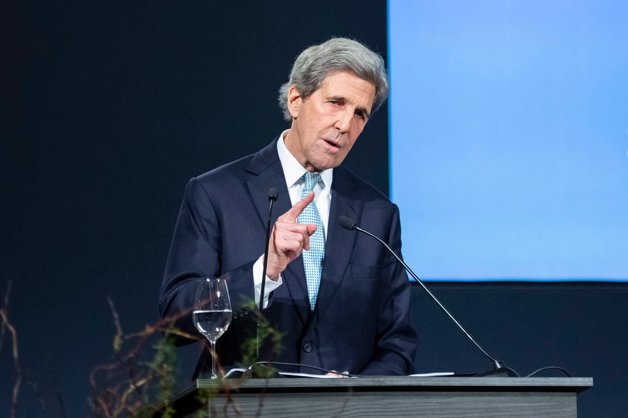 John Kerry, emisarul special pentru climă al preşedintelui SUA, spune că România ar putea folosi gazul natural pentru tranziţia către surse curate de energie