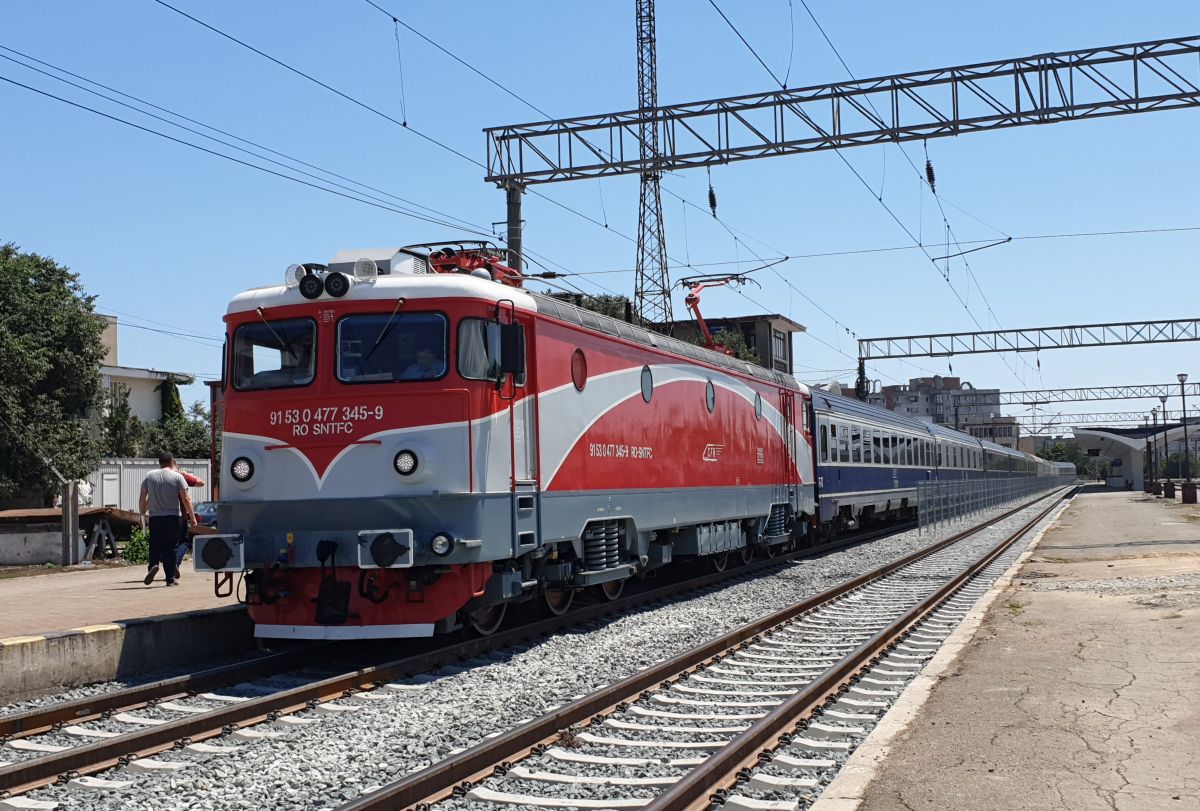 VIDEO Concert pe peronul gării din Barboși, în timpul grevei ceferiștilor