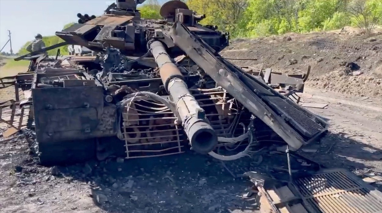 „Mândria” industriei ruse de armament a suferit pierderi uriașe în Ucraina / Câte tancuri T-90M au distrus ucrainenii
