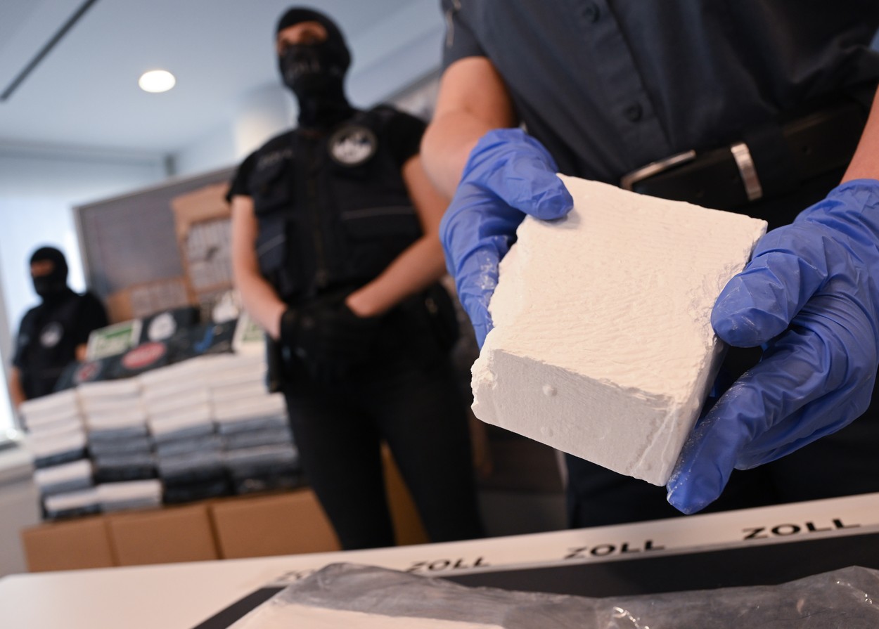 Aproape trei tone de cocaină confiscate de poliția spaniolă la bordul unei ambarcațiuni / Filiera sârbă