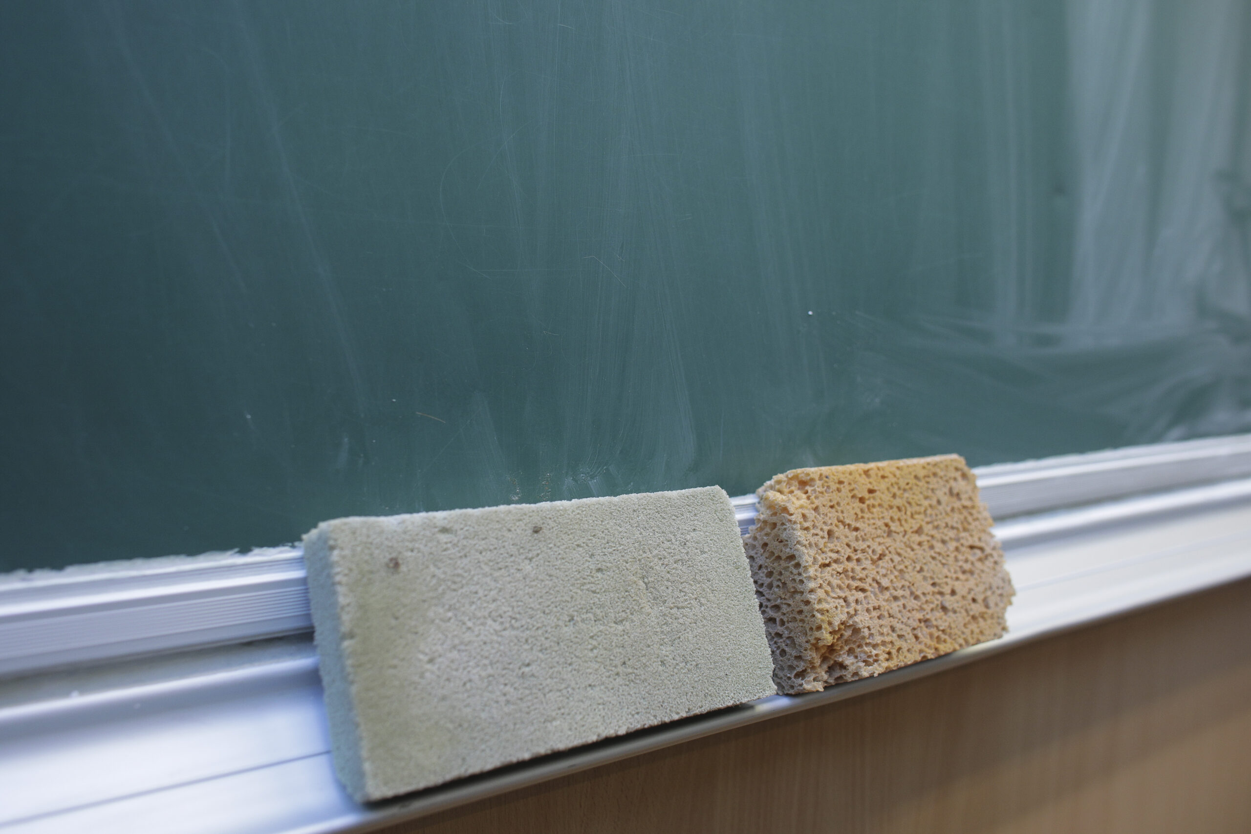 Zeci de directori de şcoli au demisionat motivând nivelul scăzut de salarizare, potrivit ministrului Educației