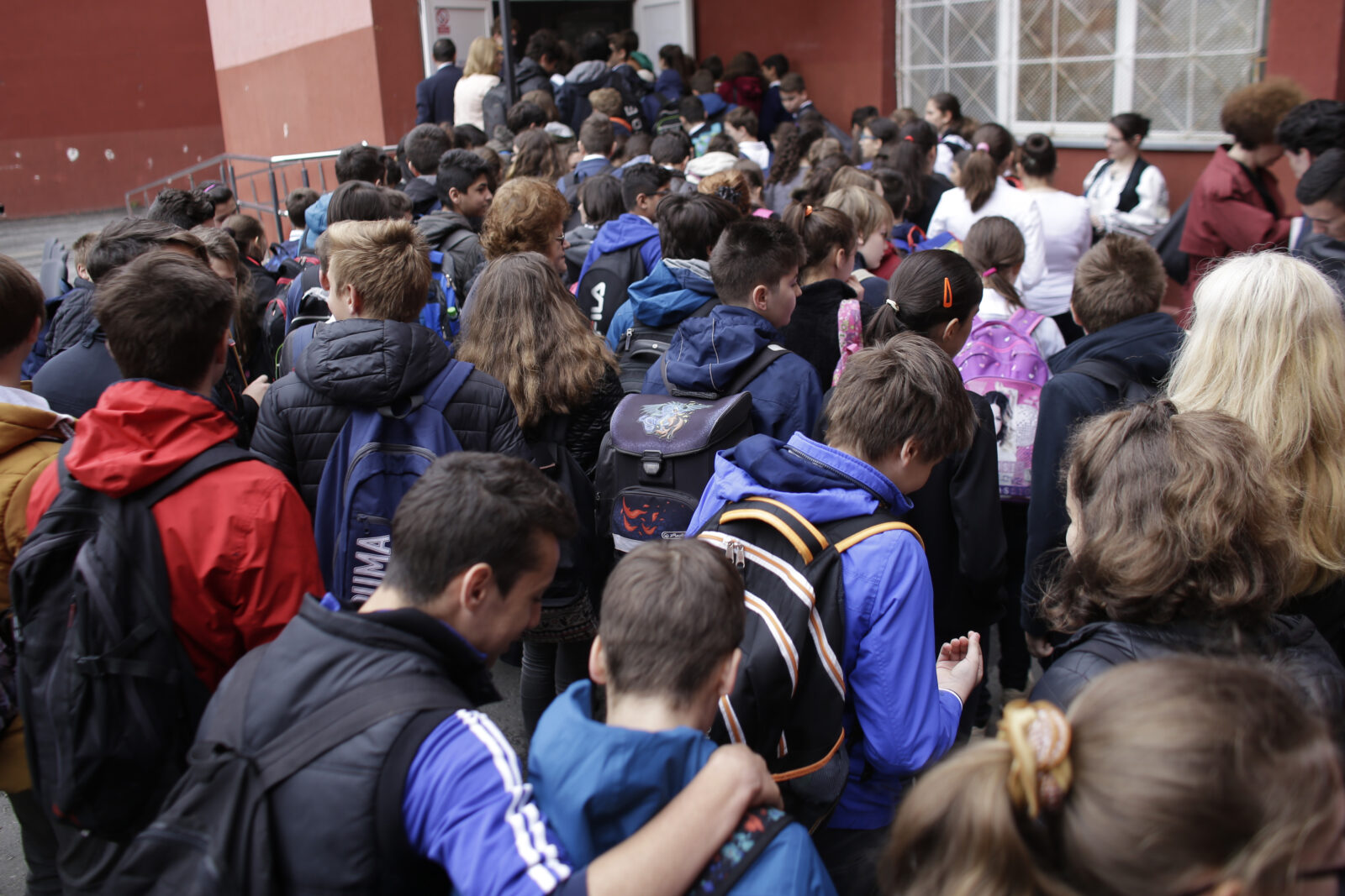 Secretar de stat în Ministerul Educaţiei: Nu se pune problema unei testări în masă a elevilor pentru consumul de droguri