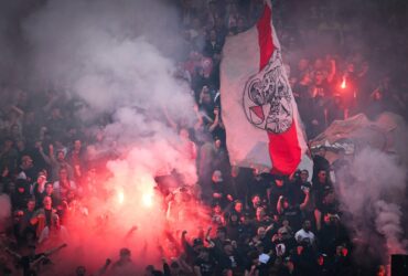 VIDEO Ajax Amsterdam, învinsă categoric de Feyenoord în derbiul întrerupt de suporteri