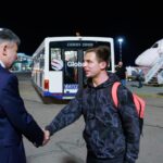 ​Primul pompier tratat în străinătate după exploziile de la Crevedia a revenit în ţară