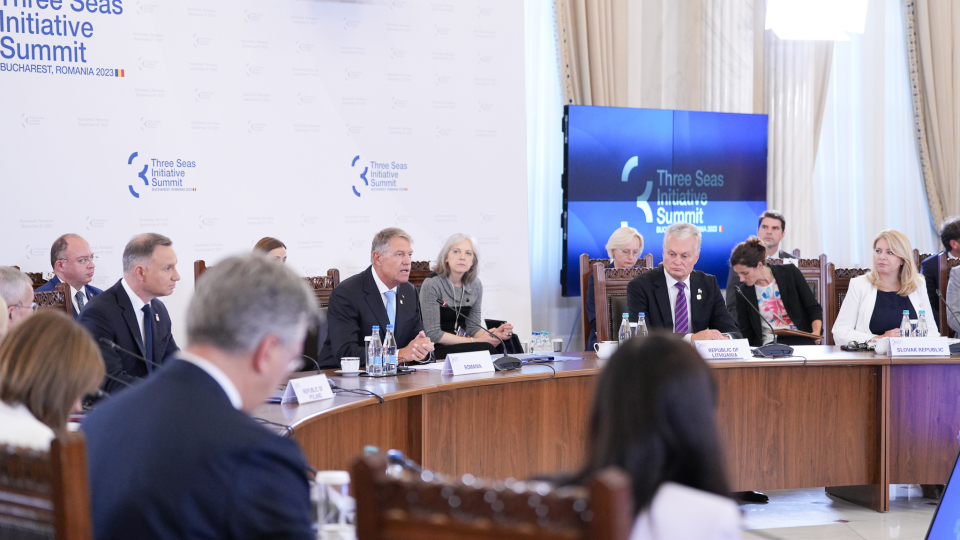 LIVE Iohannis, conferință de presă alături de președinții Poloniei, Lituaniei și premierul Croației, la finalul summitului de la București LIVE Iohannis, conferință de presă alături de președinții Poloniei, Lituaniei și premierul Croației, la finalul summitului de la București