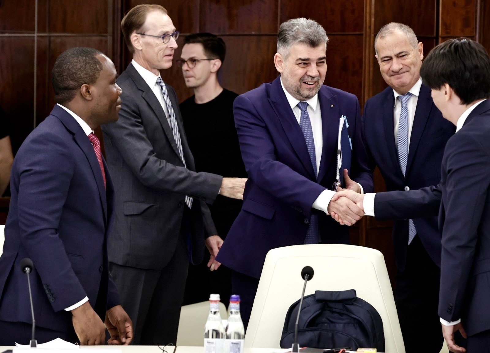 Ciolacu, întâlnire cu delegația FMI: Creșterea economică a României se bazează pe investiții Ciolacu, întâlnire cu delegația FMI: Creșterea economică a României se bazează pe investiții