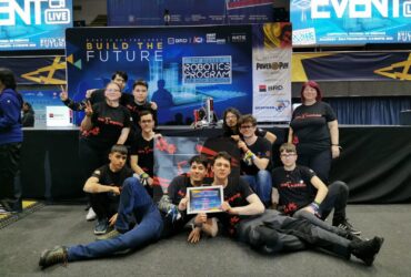Proiect unic în România pentru înființarea în școli de programe STEAM. Liceeni pasionați de robotică vor instrui profesori și învățători