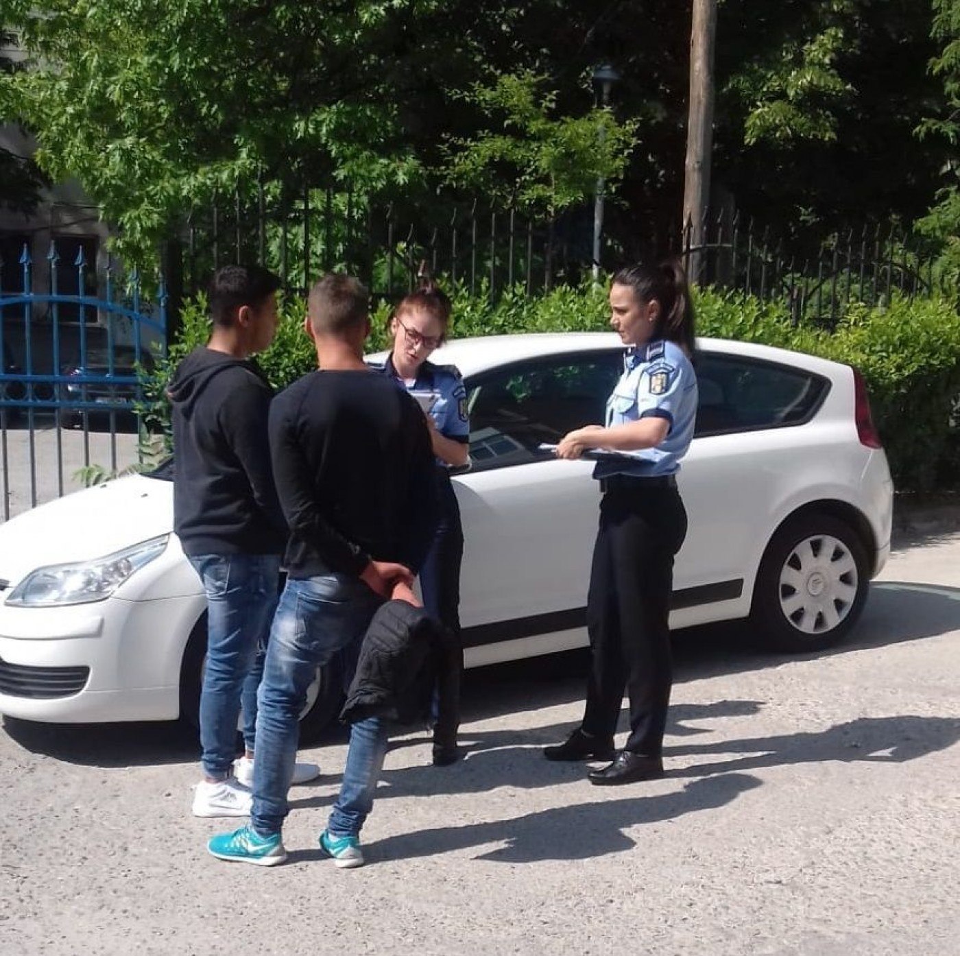 Repetenți la sancționarea absențelor de la școală. Avem o lege contra chiulitului de la ore, dar nu se aplică Repetenți la sancționarea absențelor de la școală. Avem o lege contra chiulitului de la ore, dar nu se aplică
