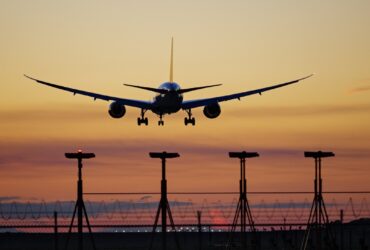 United Airlines comandă 110 avioane noi de la Boeing și Airbus