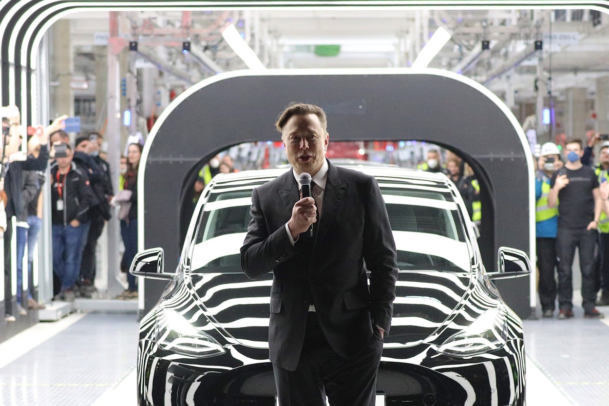 Elon Musk spune că Tesla și-a „săpat singură mormântul” cu Cybertruck, camioneta sa electrică