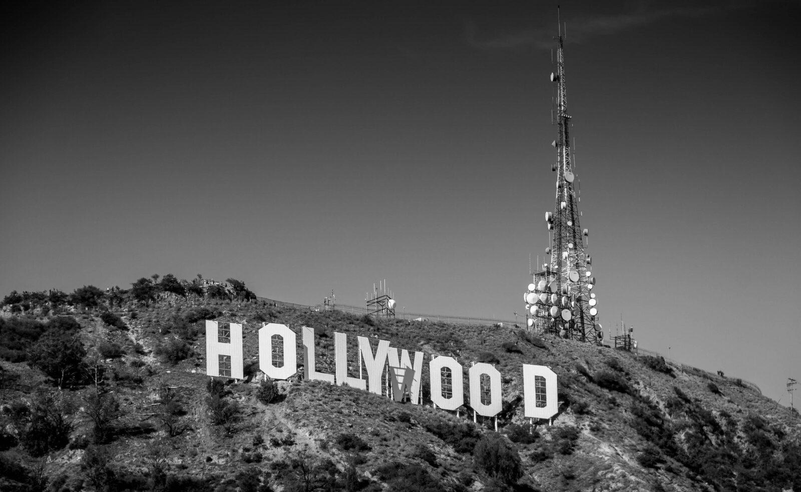 Scenariştii de la Hollywood au încentat greva după ce au căzut la înţelegere cu studiourile