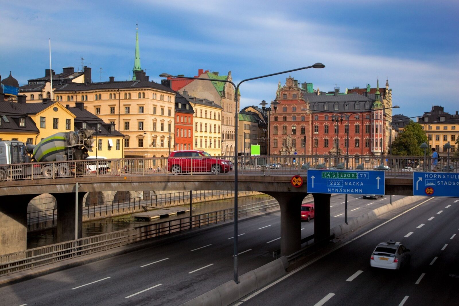 Stockholm va interzice accesul mașinilor cu combustie internă în centrul orașului Stockholm va interzice accesul mașinilor cu combustie internă în centrul orașului