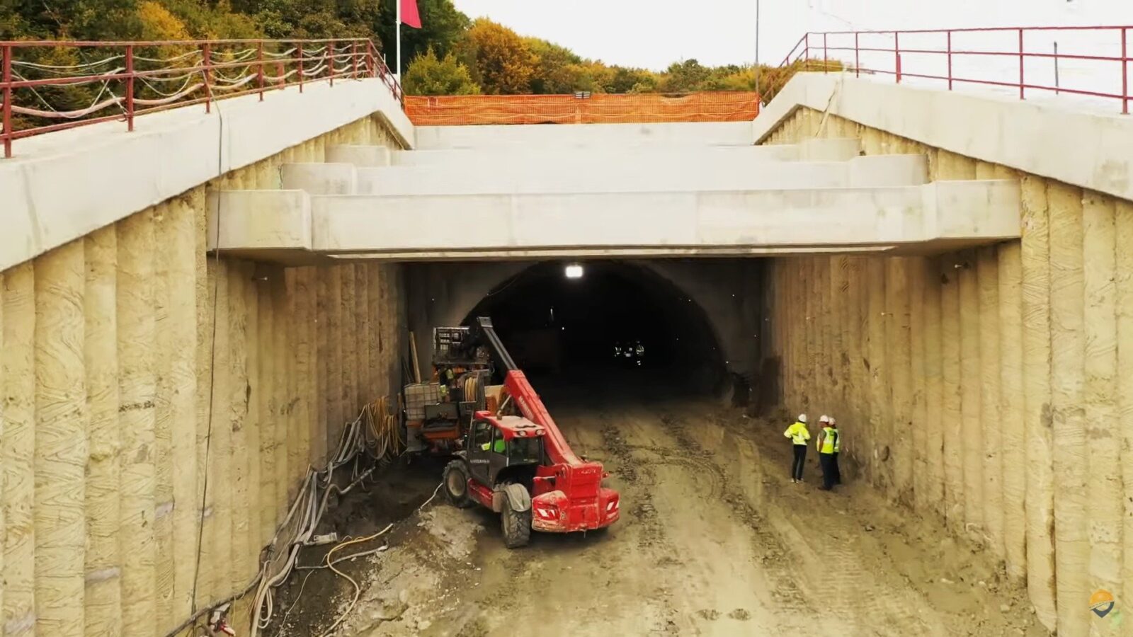 VIDEO Primii 25 de metri din primul tunel forat pe o autostradă românească. Cum arată acum șantierul A1 unde lucrează austriecii de la PORR / Care e stadiul pe toate loturile Sibiu – Pitești