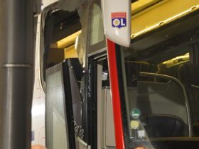 VIDEO Scene incredibile în Franța – Autocarul lui Lyon, atacat cu pietre / Antrenorul, cu fața plină de sânge