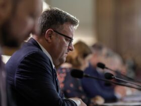 Boloș si liberalii, criticați de social-democrați pentru opoziția la legea pensiilor publice