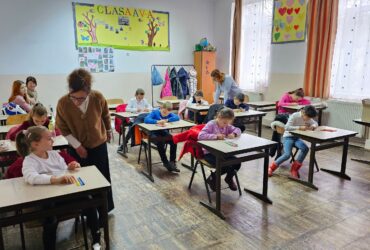 Jumătate dintre copiii de 15 ani din România suferă de analfabetism funcțional. Proiectul unicat la nivel național