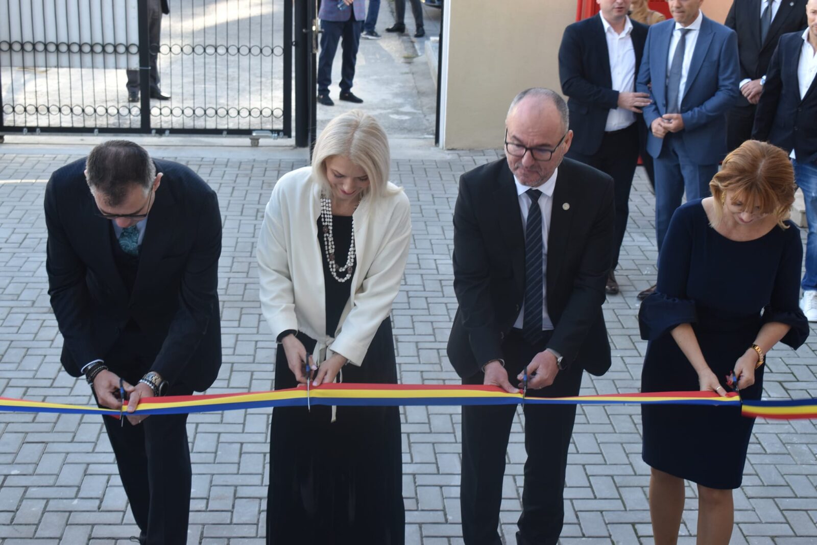 Ce ne place să tăiem panglici!!!
