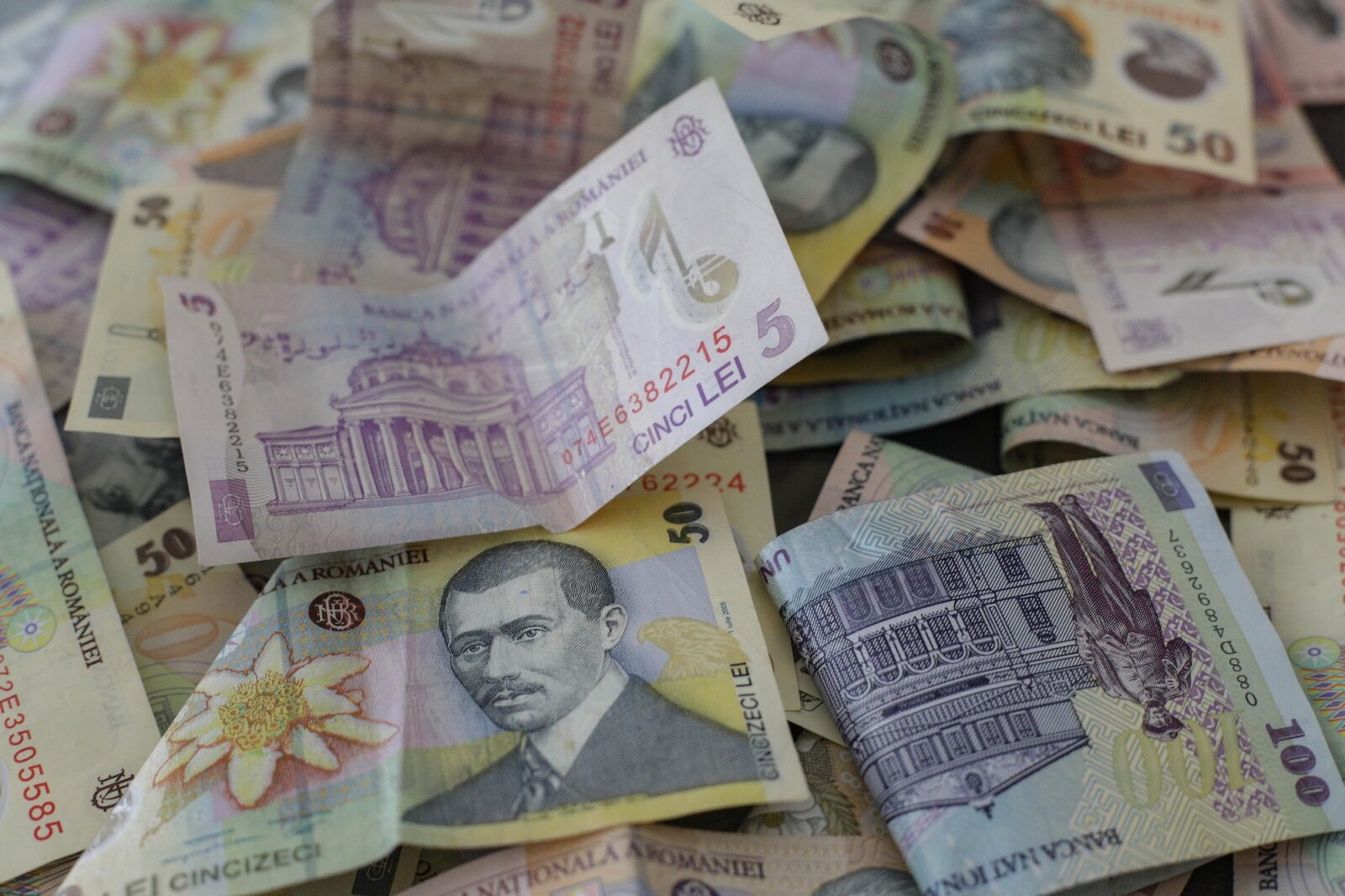 ​Efectul Legii taxelor a Guvernului Ciolacu: Metro și-a anunțat clienții că plățile cash sunt limitate la 2.000 lei