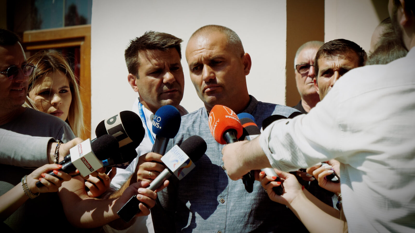 Primarul din Crevedia, unde au avut loc exploziile devastatoare, și-a mărit salariul cu 70%