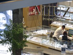 Comisia Europeană propune interzicerea importurilor de diamante provenind din Rusia / Ce va conține al 12-lea pachet de sancțiuni al UE pentru Moscova