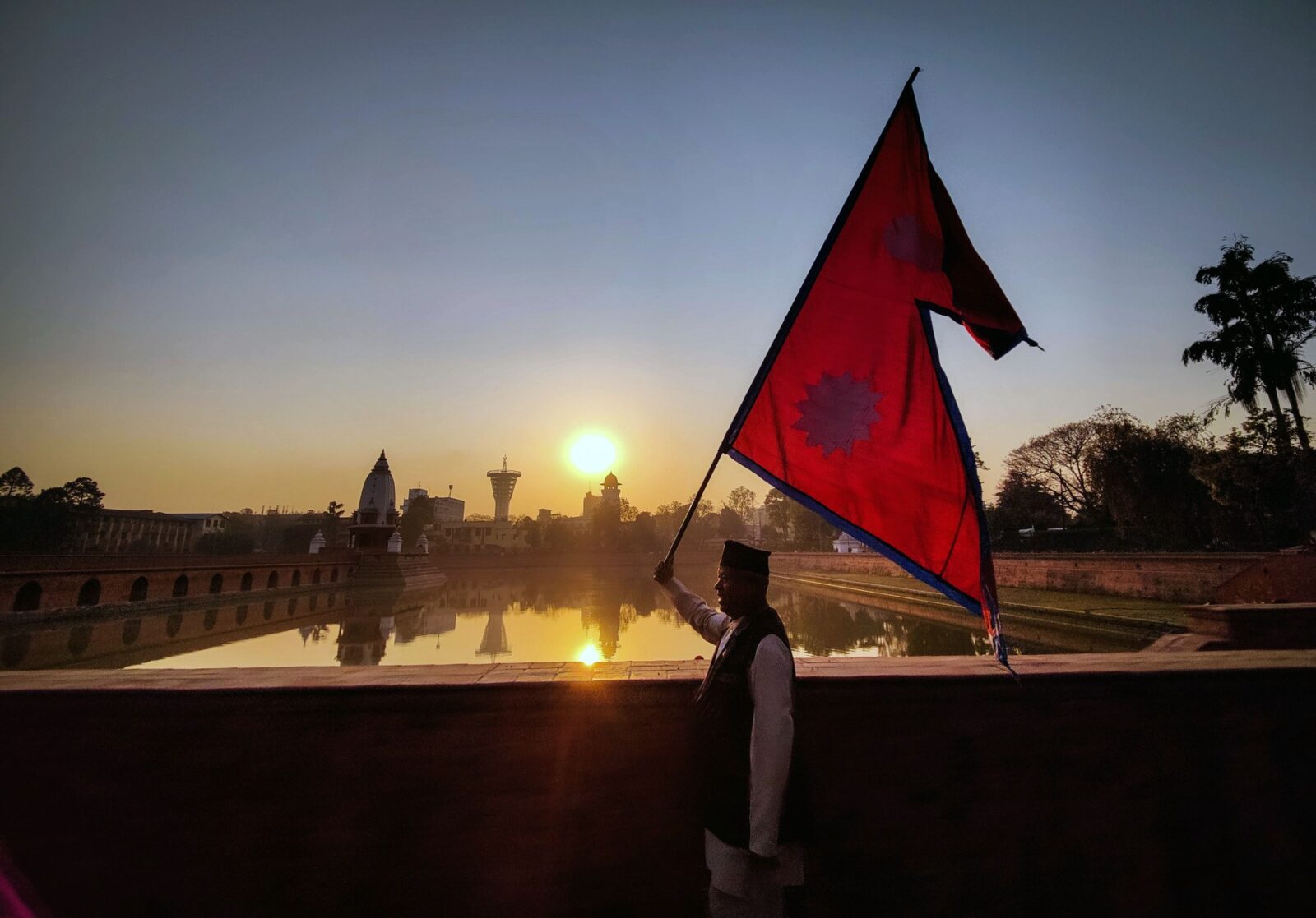Zeci de victime după un cutremur de 6,4 grade în vestul Nepalului