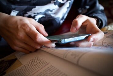 Directorul PISA: „Limitați smartphone-urile, fiți din nou aproape de copii“. Cum pot face părinții asta