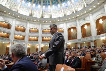 Politicienii primesc un avertisment dur din partea universitarilor: „Democrația este în pericol! AUR, SOS și POT să renunțe la extremismul de dreapta, populism și xenofobie”