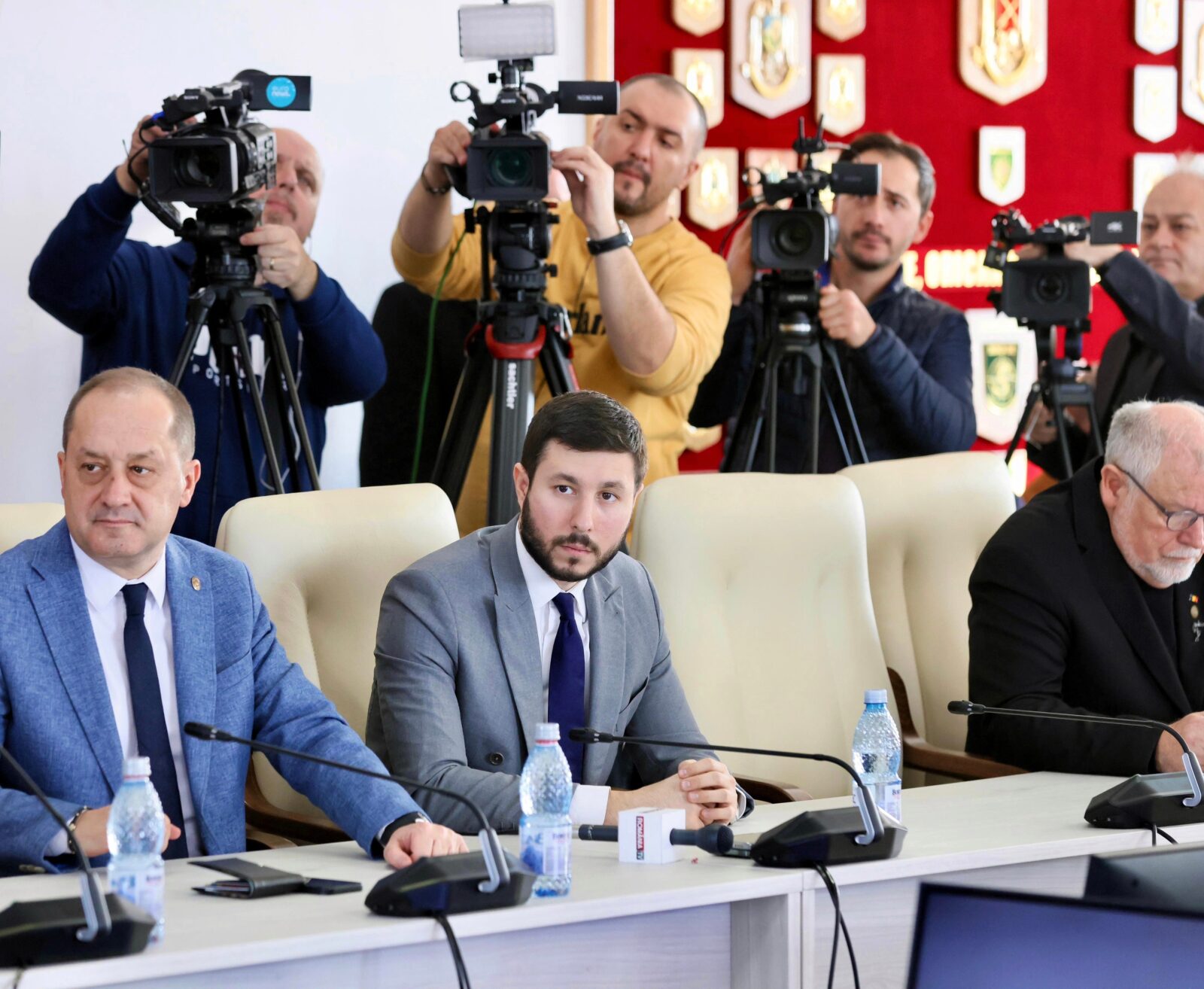 Iulian Badea, deputat: „Politica Externă a României este una favorabilă!” Dezvăluirea unui deputat de la vârful forului legislativ suprem (P) Iulian Badea, deputat: „Politica Externă a României este una favorabilă!” Dezvăluirea unui deputat de la vârful forului legislativ suprem (P)