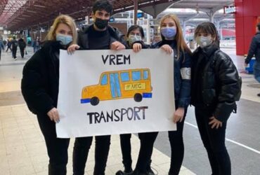 Elevi din Constanţa şi alte cinci judeţe, în grevă japoneză faţă de neasigurarea gratuităţii transportului