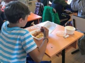 Ce mâncare vor primi elevii din 1000 de unități de învățământ prin programul „Masa sănătoasă” în școli