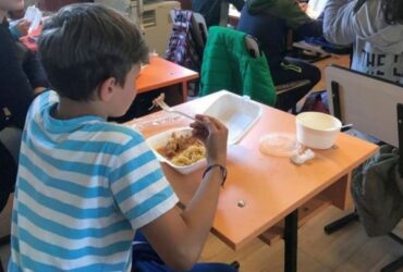 Ce mâncare vor primi elevii din 1000 de unități de învățământ prin programul „Masa sănătoasă” în școli