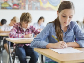 Un copil din cinci renunță la școală. Ce măsuri ar ajuta la reducerea abandonului