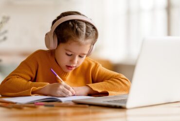 Fiecare an petrecut la școală sau la facutate îmbunătățește speranța de viață STUDIU