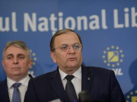 Cu mandatele pe masă. Flutur îl provoacă pe Simion să candideze la șefia CJ Suceava. Perdantul ar urma să plece definitiv din politică