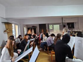 Roboții și simulatoarele, viitoarele atracții din școli. „Sunt din ce în ce mai puțini profesori reticenți”