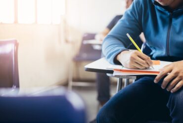 Simularea Evaluării Naționale: elevii de clasa a VIII-a susțin marți proba la Matematică