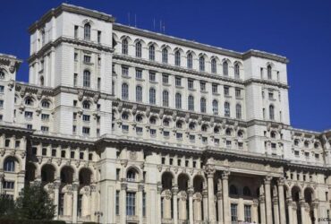 Parlamentul mărește salariile personalului de la Senat și Camera Deputaților