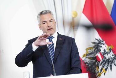 Manfred Weber, despre venirea lui Nehammer la București: „Știe că în România are multe lucruri de explicat”