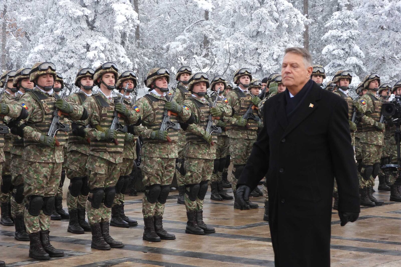 Exigenţe de calitate. Iohannis, împiedicat să confere decorații
