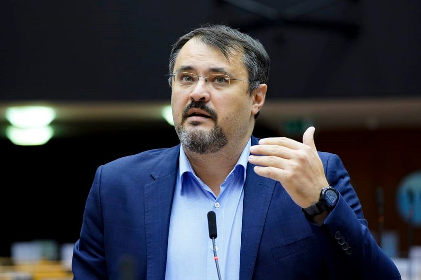 Cristian Ghinea îl numeşte pe şeful DNA “borfaş”. Am depus plângere Cristian Ghinea îl numeşte pe şeful DNA “borfaş”. Am depus plângere