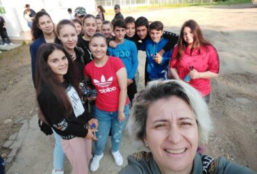 Profesoara de la sat cu elevi campioni la reciclare. Folosesc educația STEM pentru a construi „case bântuite” FOTO