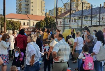 Goana unor părinți după școlile de fițe amplifică un fenomen grav: traficul cu vize fictive de flotant