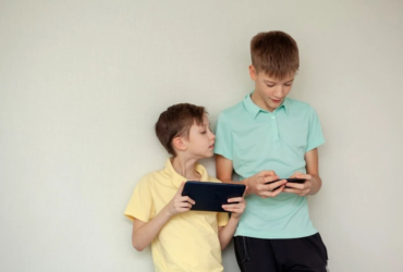 Generația Smartphone. A explodat numărul elevilor cu probleme de învățare. Creierul copiilor, otrăvit de timpul petrecut în fața ecranelor