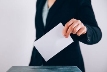 Școlile care sunt și secții de votare ar putea fi închise luni. Cum vor recupera elevii materia