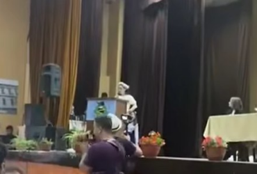 Discursul usturător al unei șefe de promoție: „Şcoala ne-a învățat cum să fim superficiali și ipocriți, nu să ne dezvoltăm etic și moral”
